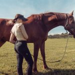 Terlihat gaya dalam panasnya – kemeja berkuda musim panas